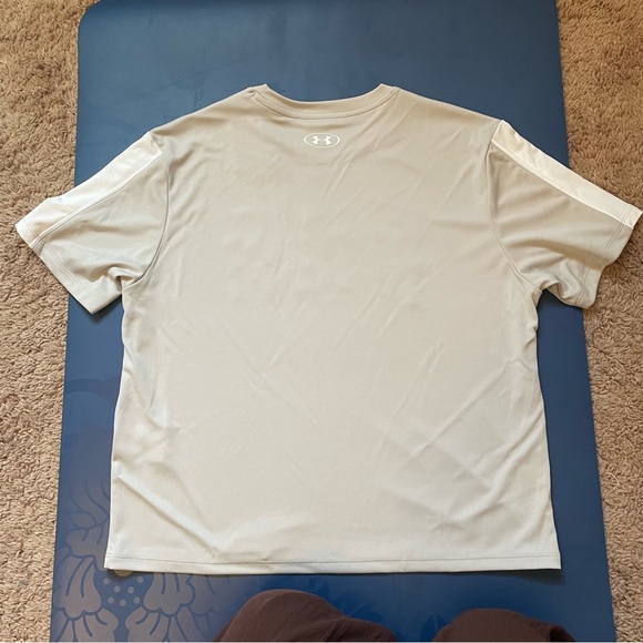 UMASS ATHLETICS CROPPED WORKOUT TEE - Picture 2 of 4